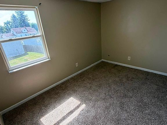 5th image of 1805 Adams Ln #1