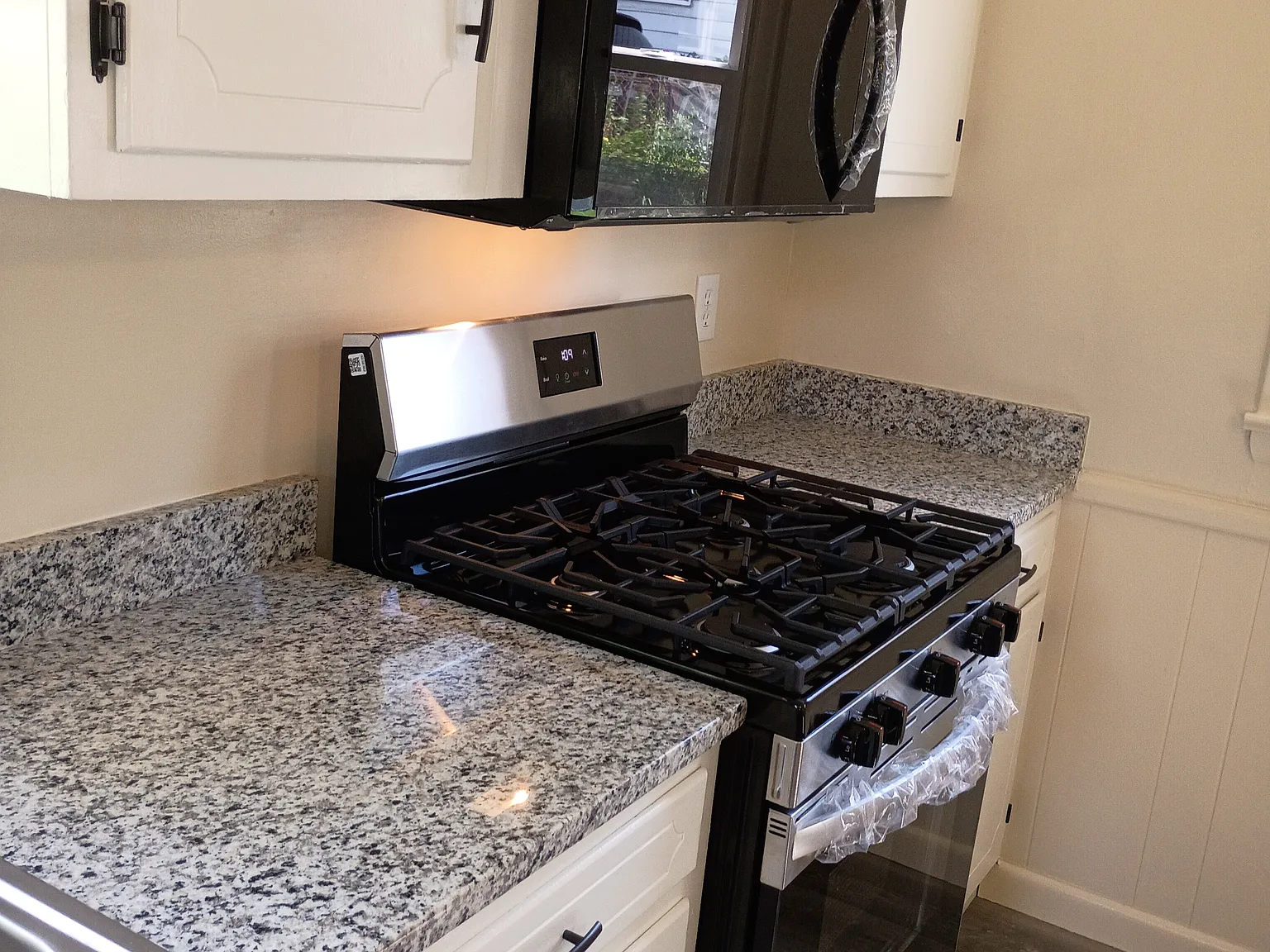 3 bed, 1.5 bath, 1490 sqft, $1,700 — Photo 3