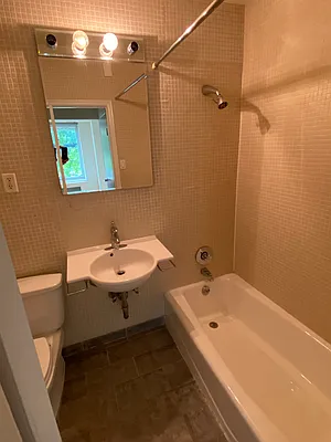 Rented by Akam Sales and Brokerage | media 5
