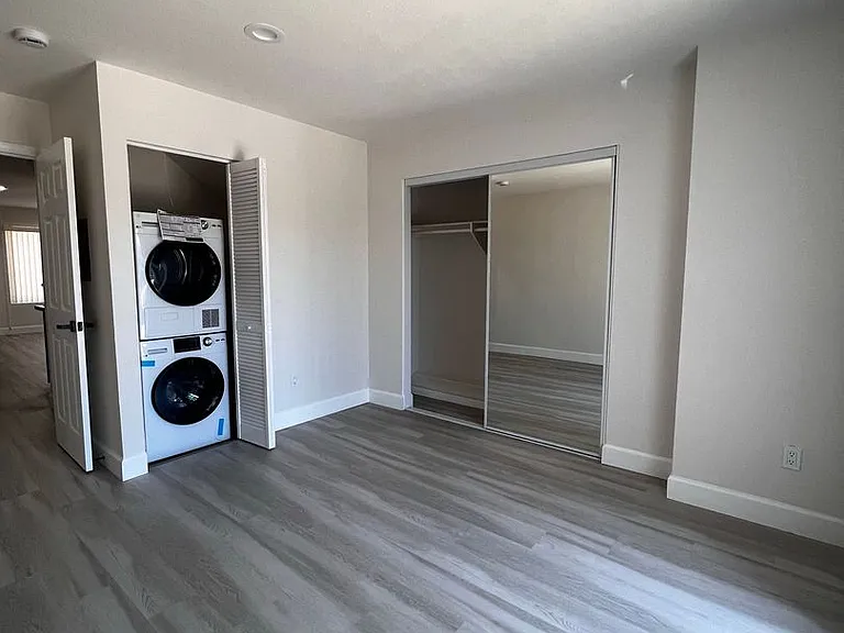 5765 Lauretta St — Photo 22