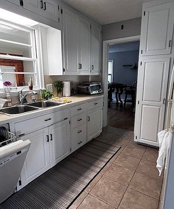 4th image of 550 Lincoln Ave SW