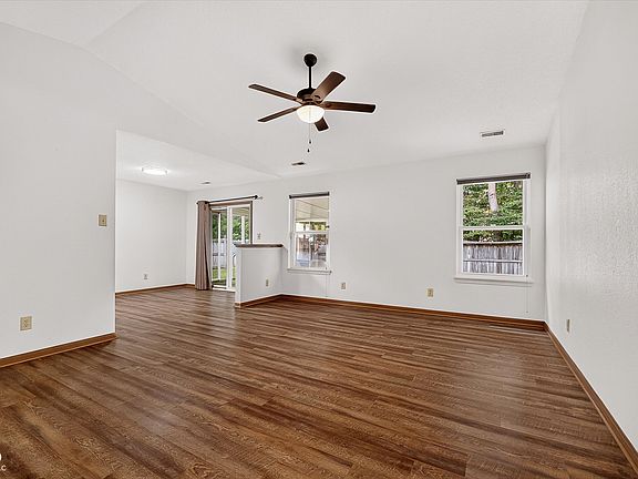 4th image of 7449 Grandview Dr