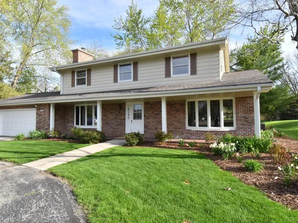 18380 West College AVENUE, New Berlin, WI 53146