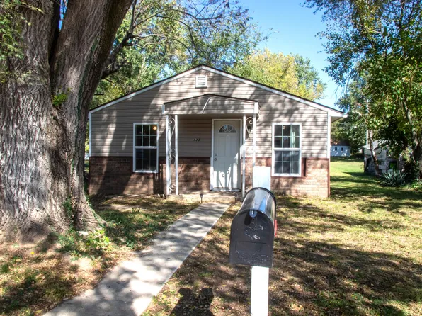 133 W Delta Street, Aurora, MO 65605