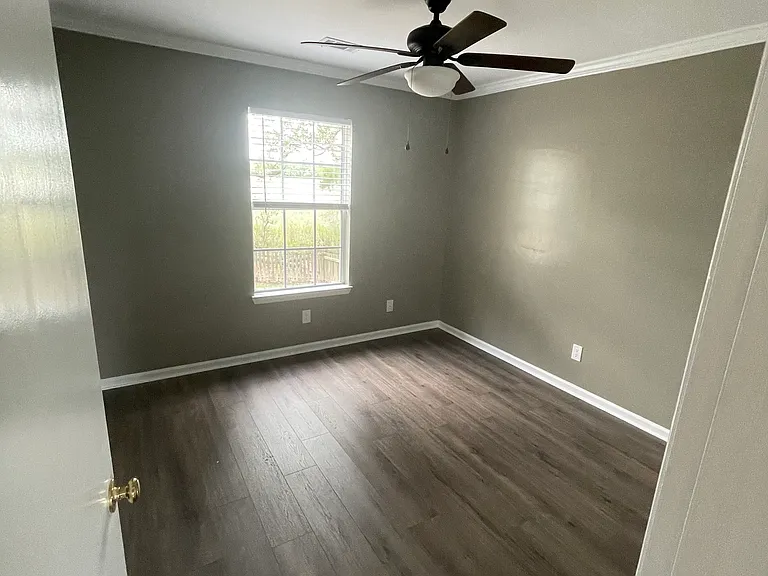 2933 Waters Edge Ct W — Photo 8