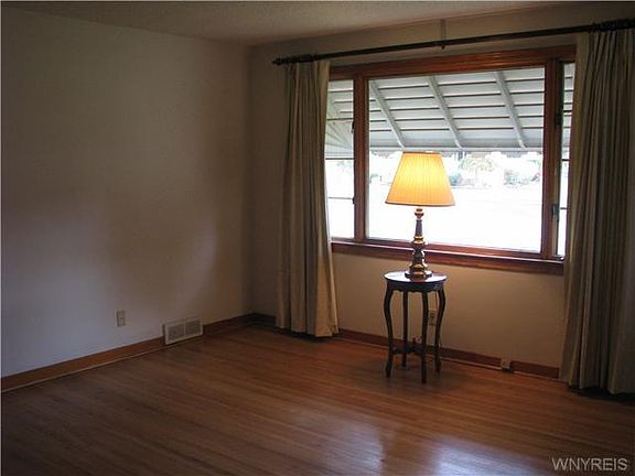 3rd image of 14 Lorraine Ln