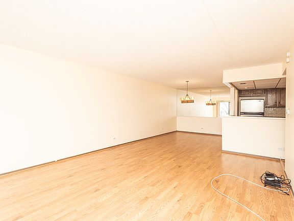 4th image of 450 Plum Creek Dr APT 305