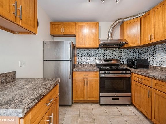 3rd image of 1400 E 55th Pl APT 604S