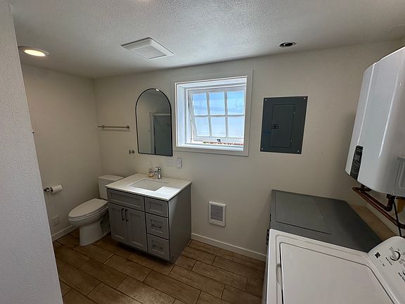 4th image of 725 Capitol St APT C