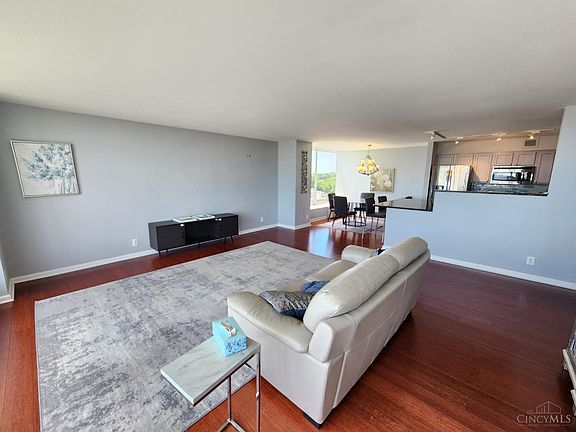 5th image of 810 Matson Pl Unit 807