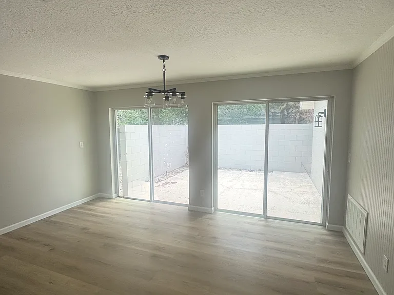 427 S Alderwood St — Photo 11