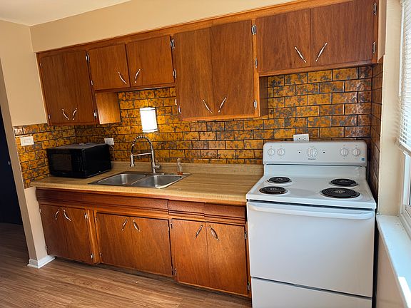 3rd image of 17550 71st Court # 7 Fl 1ST