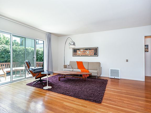 4th image of 1518 E Wilson Ave APT 1