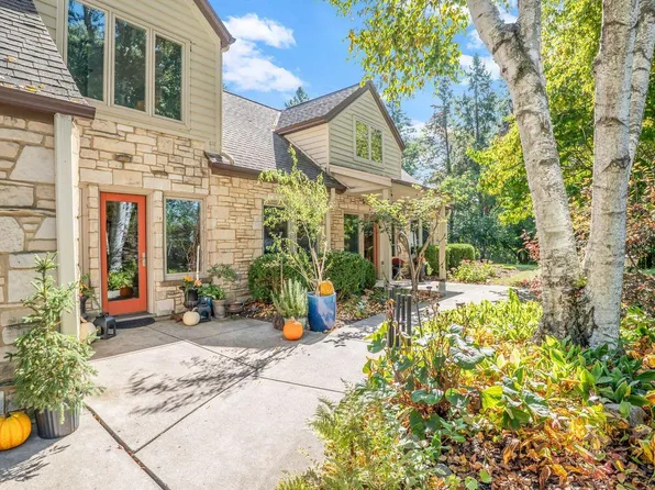 11516 North Spring AVENUE, Mequon, WI 53092