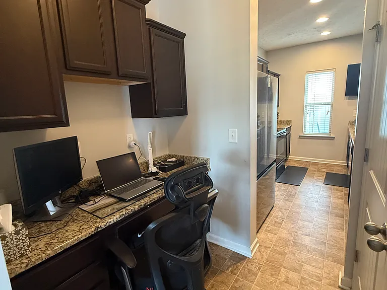 1567 Sprucedale Dr — Photo 9
