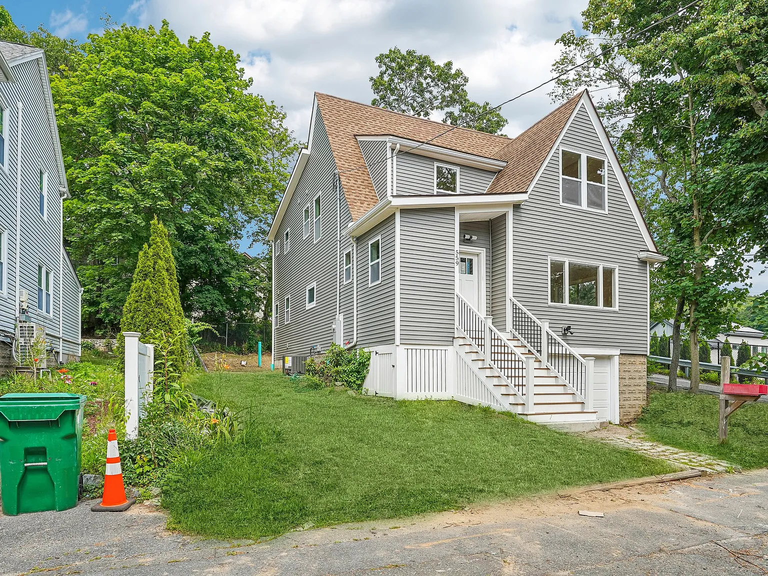 5 bed, 2230 sqft, $5,500 — Photo 1