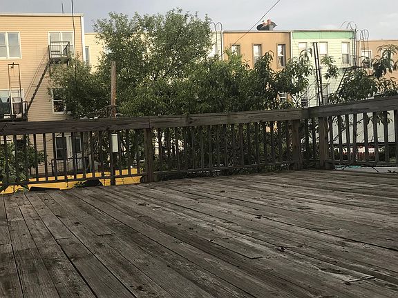 2nd image of 279 Woodbine St Unit 2