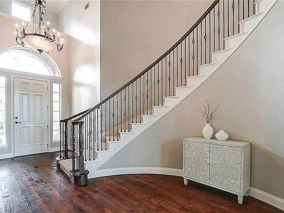 3rd image of 2313 Bannister Dr