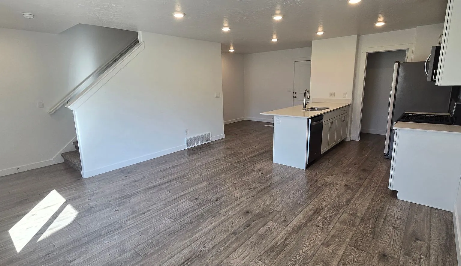 3 Bed 2 Bath in Santaquin!! — Photo 3