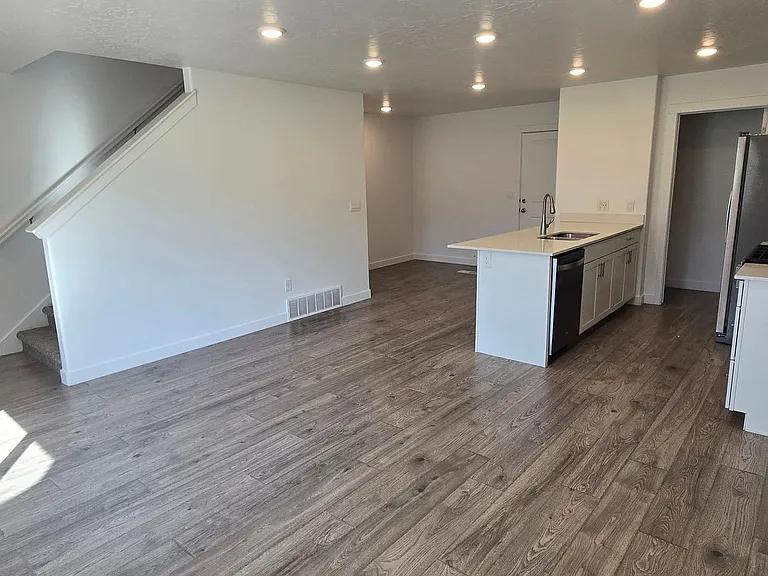 1208 W Summit Ridge Pkwy — Photo 2