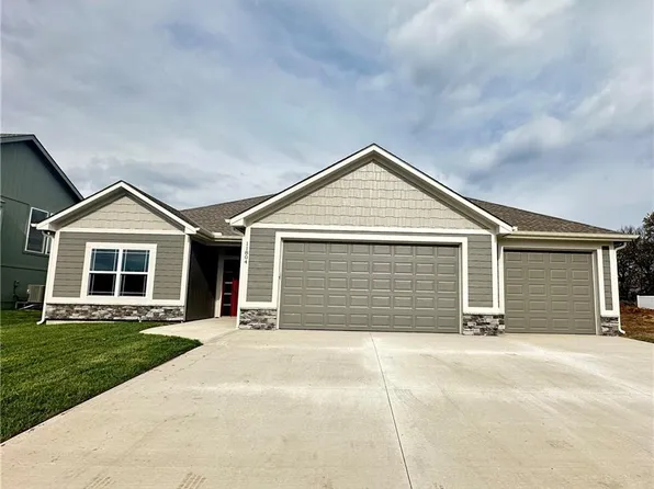 11803 E 231st St, Peculiar, MO 64078