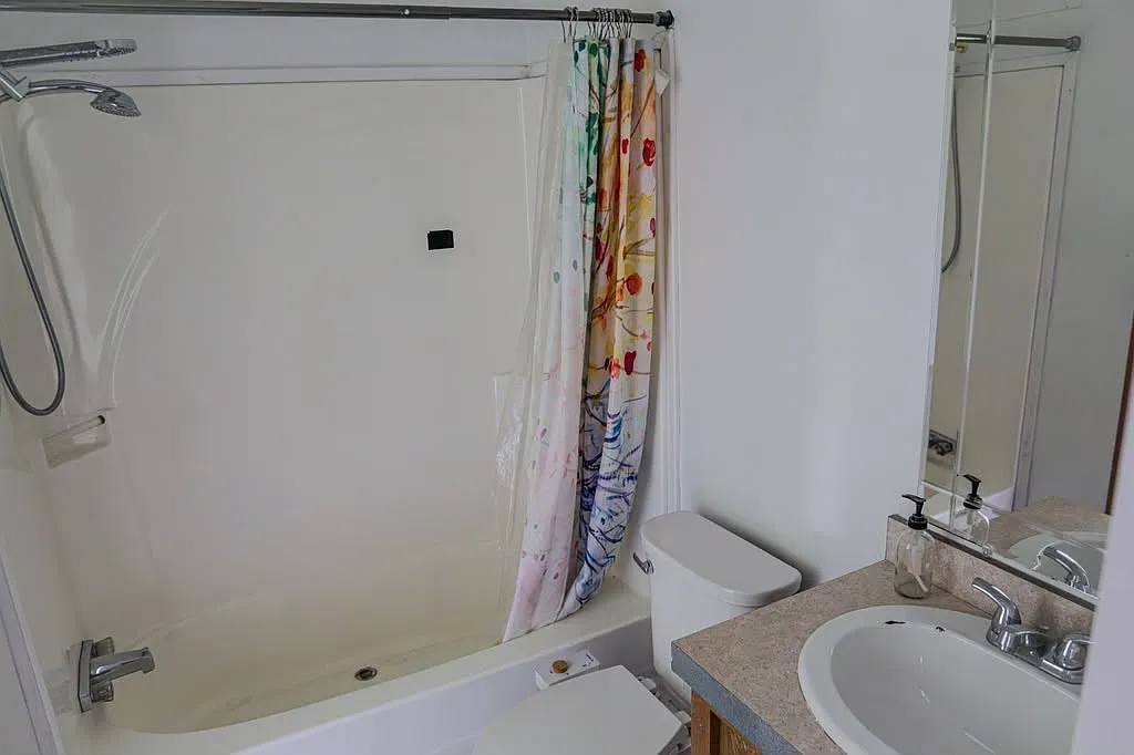 4 bed, 2000 sqft, $2,500 — Photo 2