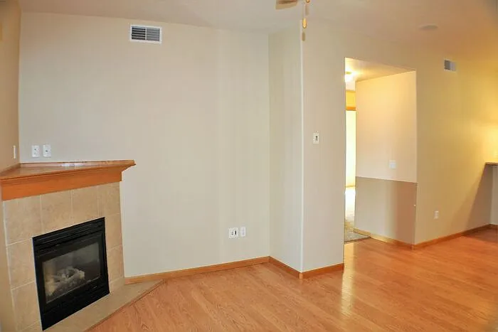240 Sadler Ln #303 — Photo 3