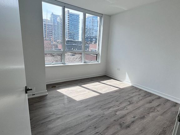 2nd image of 600 N Hudson Ave #2