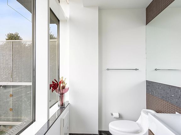 5th image of 10-17 Jackson Ave Penthouse 7G