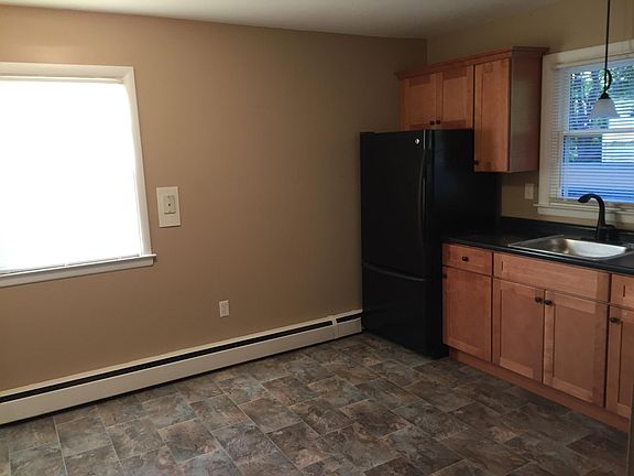 5th image of 9 Pleasant St APT D