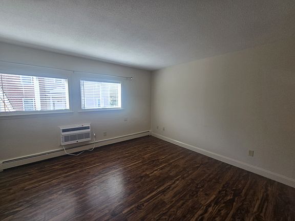 5th image of 720 Main St APT 4