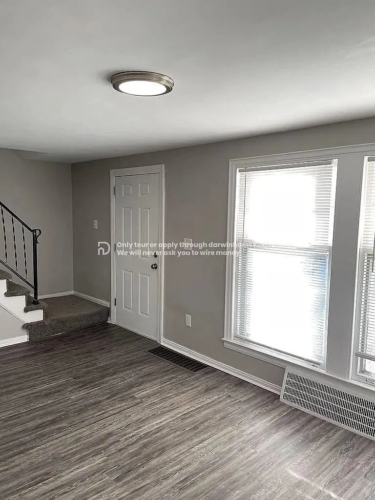 2 bed, 1.0 bath, 882 sqft, $1,313 — Photo 2