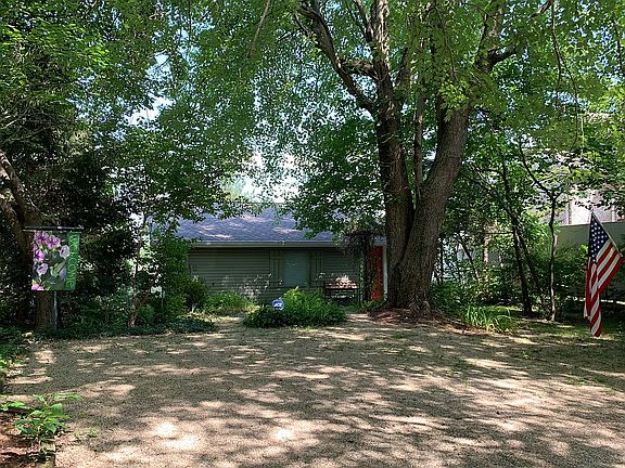 2nd image of 8050 Lakewood Dr