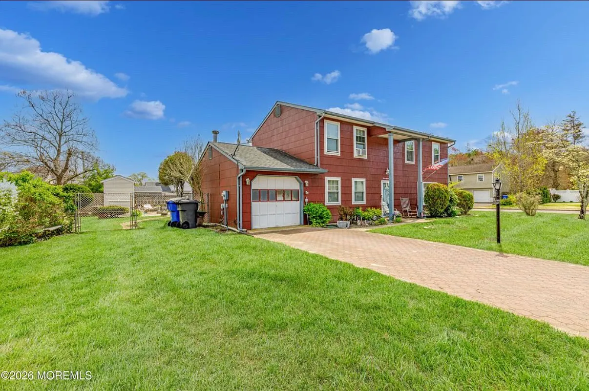 4 bed, 2.5 bath, 1848 sqft, $3,700 — Photo 3