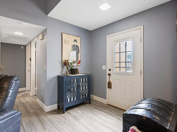 4th image of 1411 W Walnut Ave Avenue