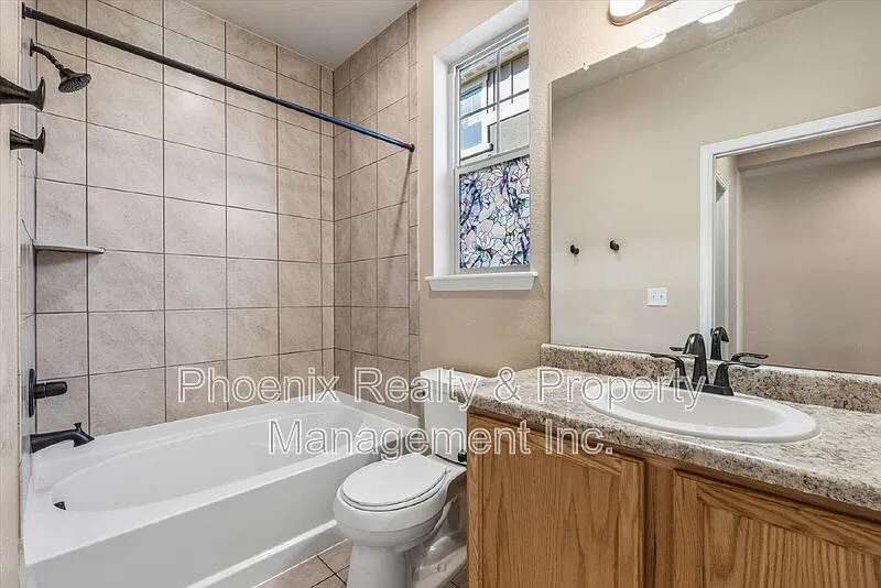 3 bed, 3.0 bath, 2038 sqft, $3,200 — Photo 4