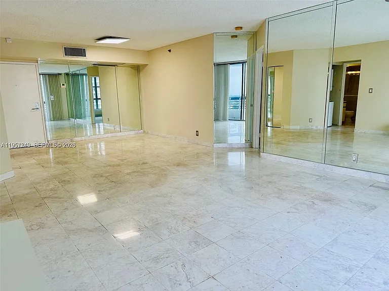 3600 Mystic Pointe Dr — Photo 6