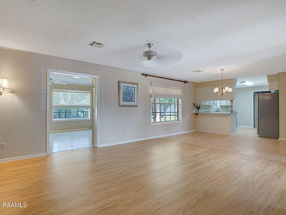4th image of 313 1/2 Genevieve Dr