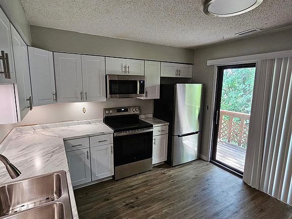4th image of 3235 Charlotte Ct