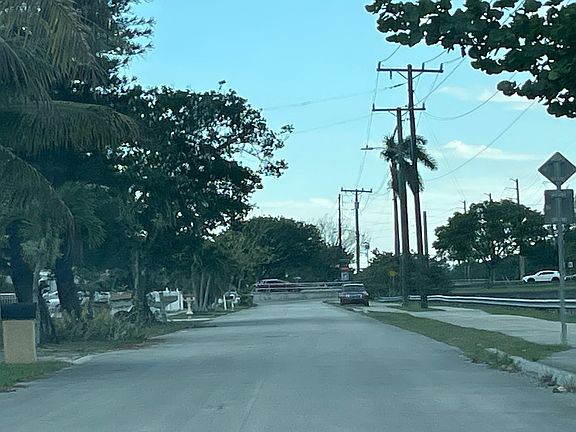 5th image of 18625 NW 39th Ave