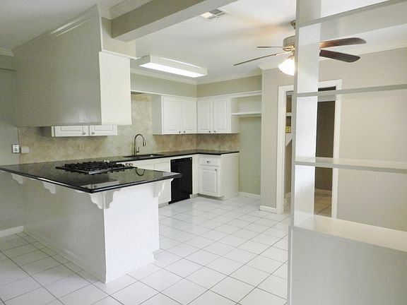 4th image of 208 Lozes Ave