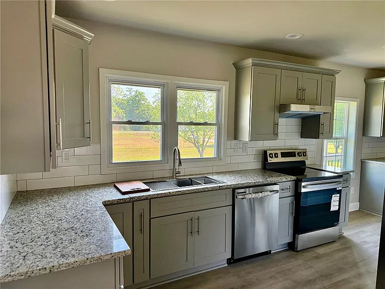2360 Gravel Springs Rd — Photo 2