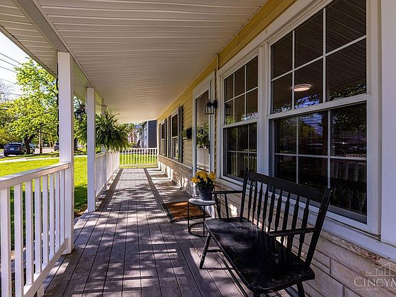 4th image of 10813 Thornview Dr