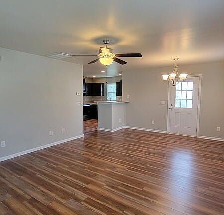 3rd image of 2741 Erinridge Rd