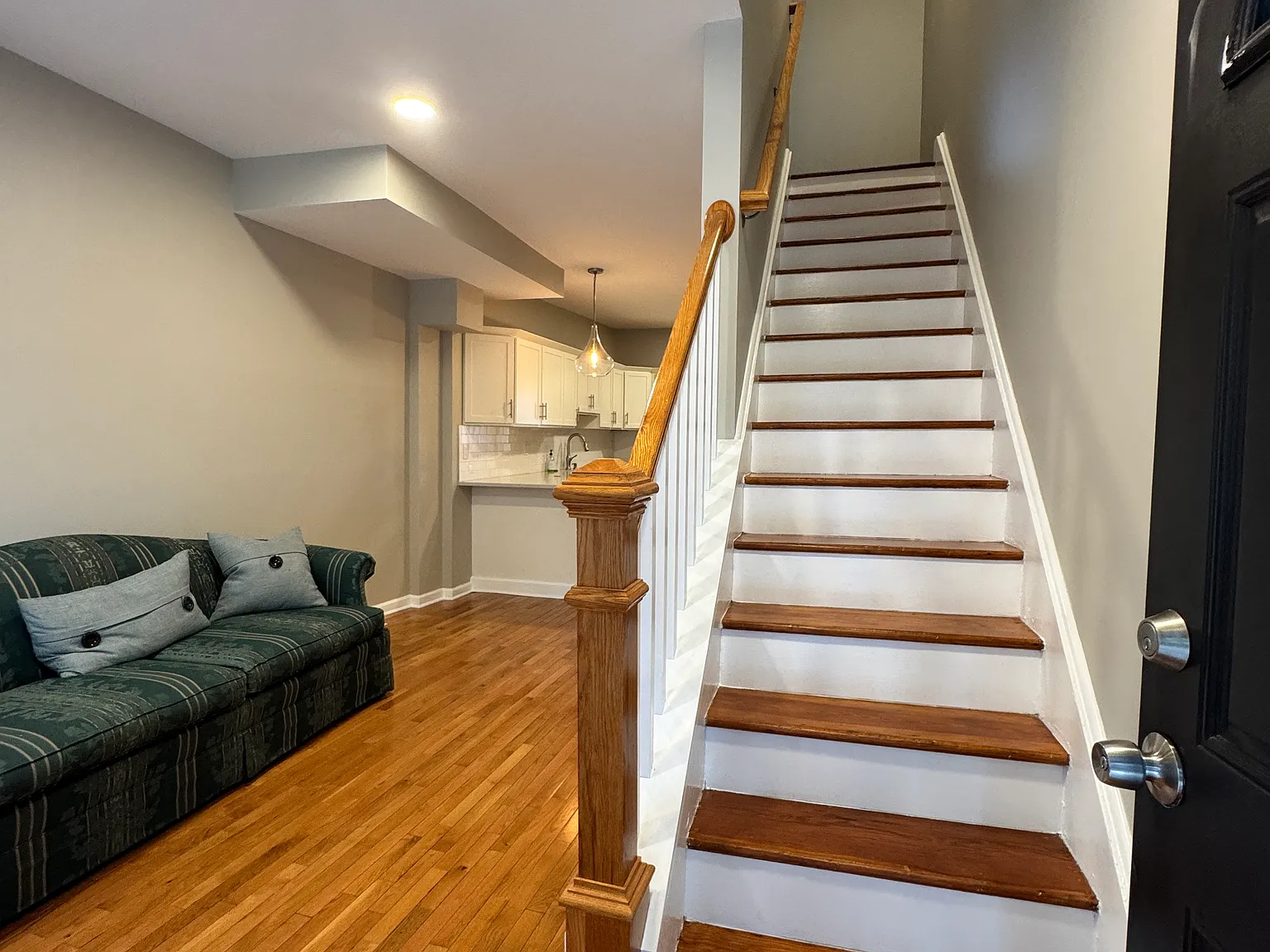 2 bed, 1.5 bath, 1026 sqft, $2,200 — Photo 4