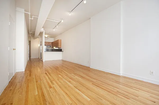 Rented by NextStopNY | media 6