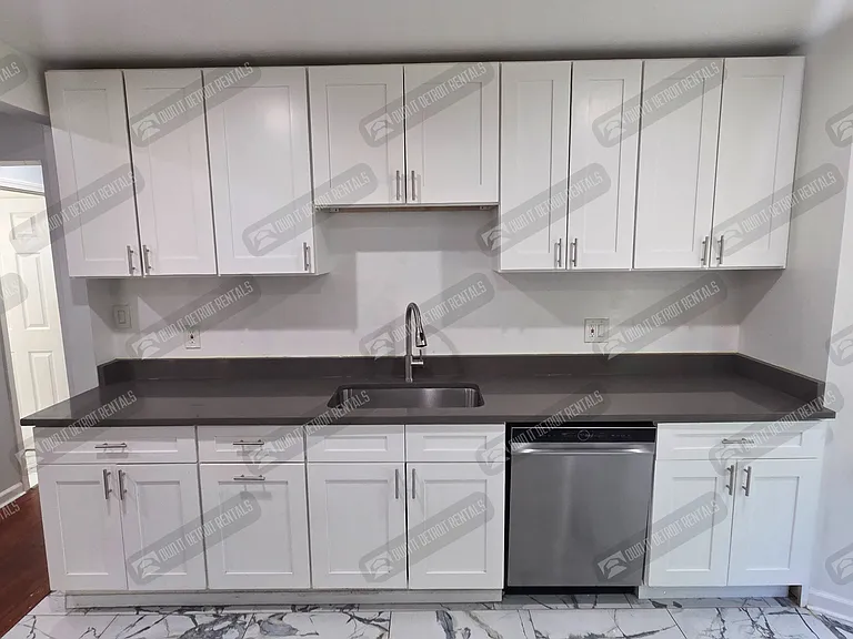 3 bed, 1.0 bath, 1277 sqft, $1,020 — Photo 11