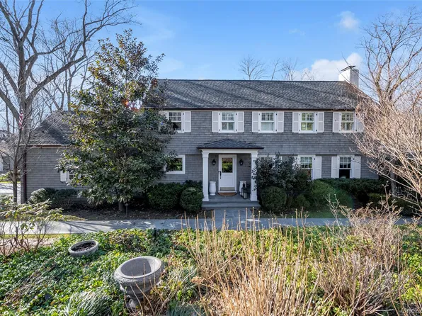 39 Barkers Point Road, Sands Point, NY 11050