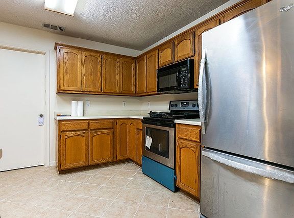 5th image of 256 West St