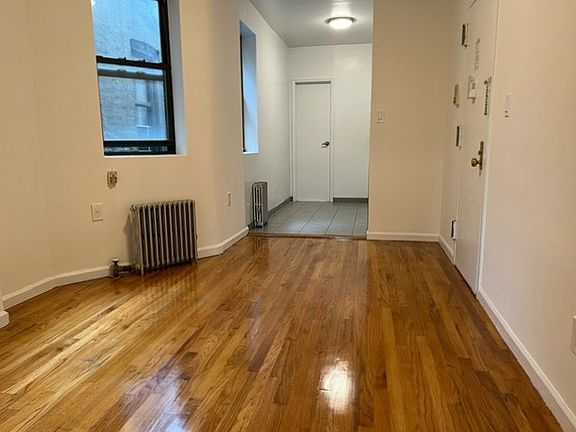 4th image of 422 E 73rd St APT 5A